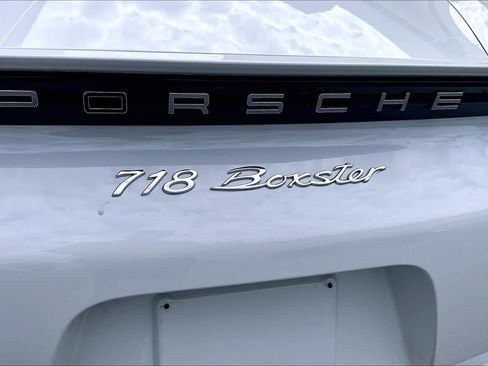 Used 2021 Porsche 718 Boxster RWD image 27