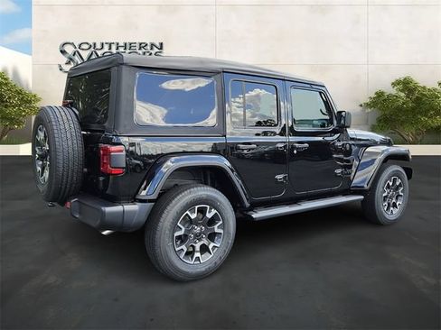 Used 2025 Jeep Wrangler Unlimited Sahara AWD/4WD image 5