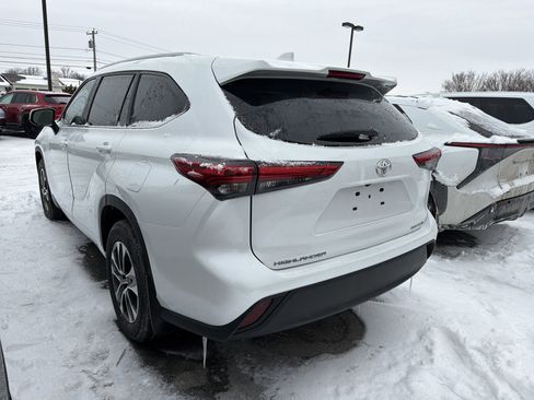 Used 2023 Toyota Highlander XLE image 5