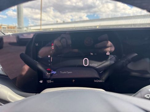 Used 2025 Buick Envista Sport Touring image 38