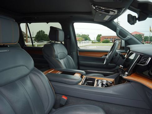 Used 2022 Jeep Grand Wagoneer Series II w/ Convenience Group III AWD/4WD image 9