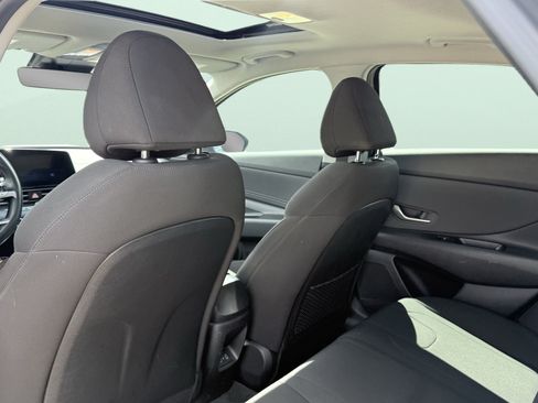 Used 2025 Hyundai Elantra SEL FWD image 26