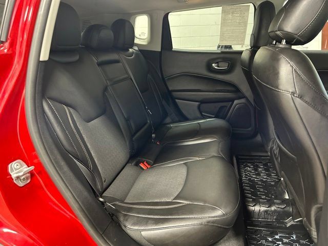 Used 2018 Jeep Compass Latitude AWD/4WD image 17