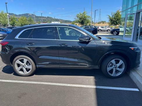 Used 2025 Audi Q5 Premium Plus w/ Premium Plus AWD/4WD image 4