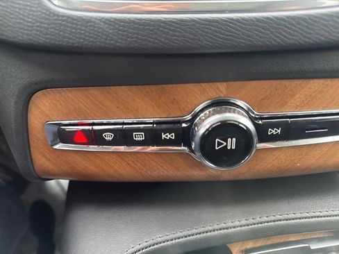Used 2025 Volvo XC90 B5 Plus w/ Protection Package Premier image 10