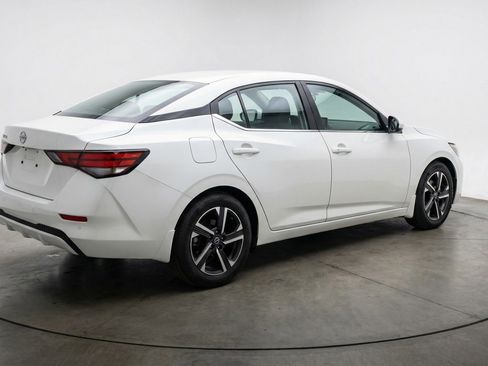 Used 2025 Nissan Sentra SV FWD image 9