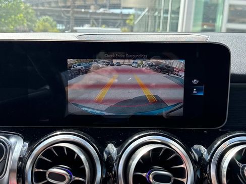 Used 2021 Mercedes-Benz GLB 250 image 26