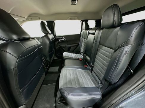 Used 2025 Mitsubishi Outlander SE FWD image 25