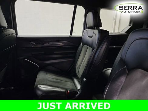 Used 2022 Jeep Grand Cherokee L Laredo image 14