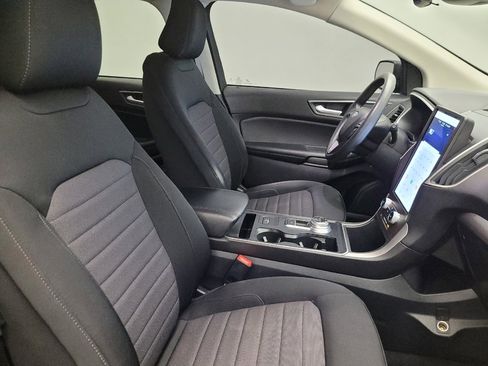 Used 2021 Ford Edge SE image 21