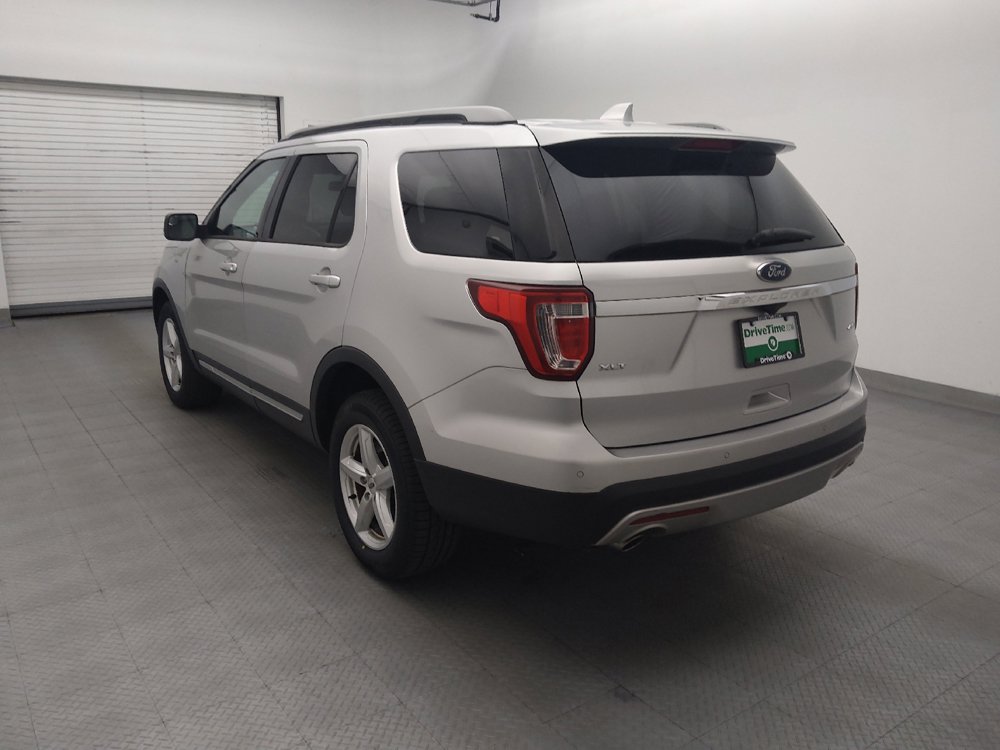 Used 2017 Ford Explorer XLT AWD/4WD image 5