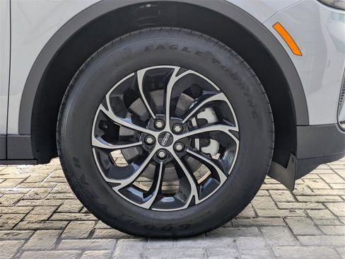 Certified 2025 Lincoln Nautilus Premier image 11