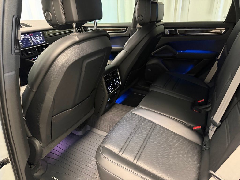 Certified 2023 Porsche Cayenne Platinum Edition AWD/4WD image 26
