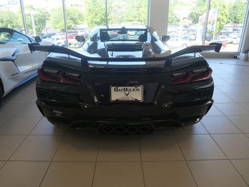 Used 2024 Chevrolet Corvette Z06 RWD image 5