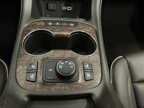 Used 2023 GMC Acadia Denali w/ Black Diamond Edition AWD/4WD image 26