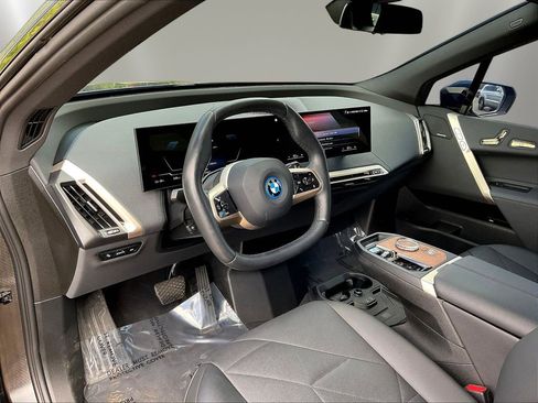 Used 2023 BMW iX xDrive50 w/ Premium Package AWD/4WD image 17