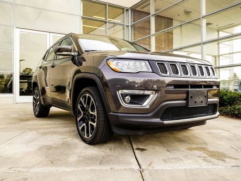 Used 2017 Jeep Compass Limited w/ Navigation Group image 4