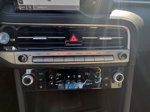 Used 2024 Genesis G70 3.3T Advanced w/ Sport Prestige Package image 15