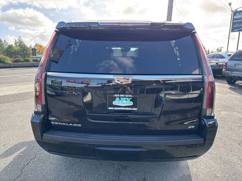 Used 2016 Cadillac Escalade ESV Platinum image 4