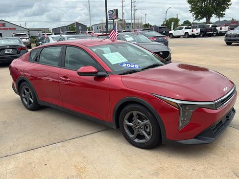 Used 2025 Kia K4 FWD image 1