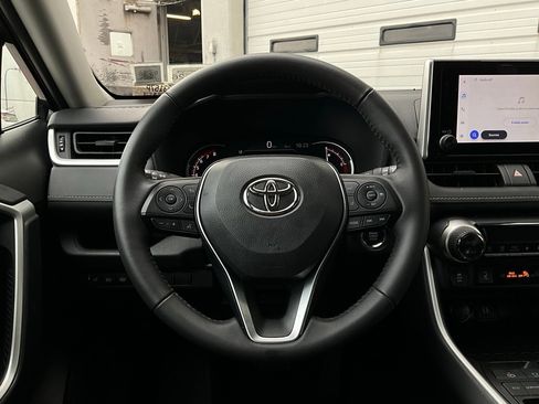Used 2025 Toyota RAV4 XLE image 33
