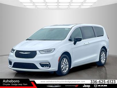 New 2025 Chrysler Pacifica Select