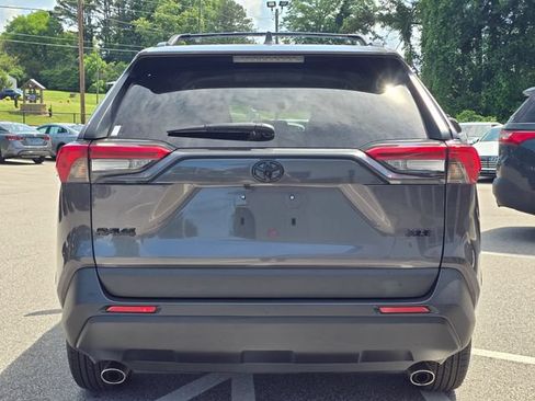 Used 2021 Toyota RAV4 XLE FWD image 5