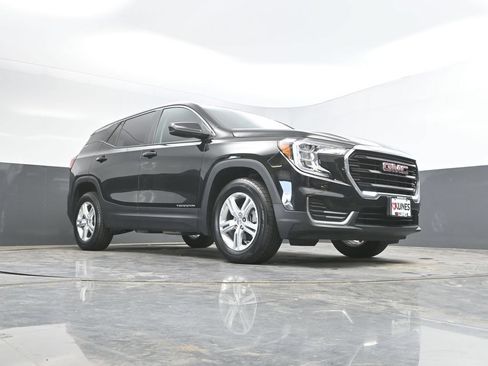 Used 2024 GMC Terrain SLE AWD/4WD image 33