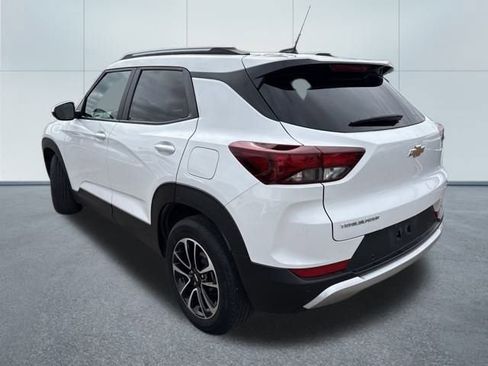 Used 2024 Chevrolet TrailBlazer LT w/ Convenience Package image 2