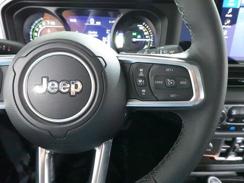 Used 2025 Jeep Wrangler Unlimited Sahara AWD/4WD image 12