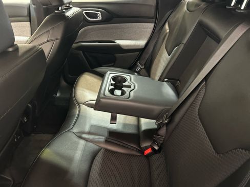 Used 2024 Jeep Compass Latitude image 5