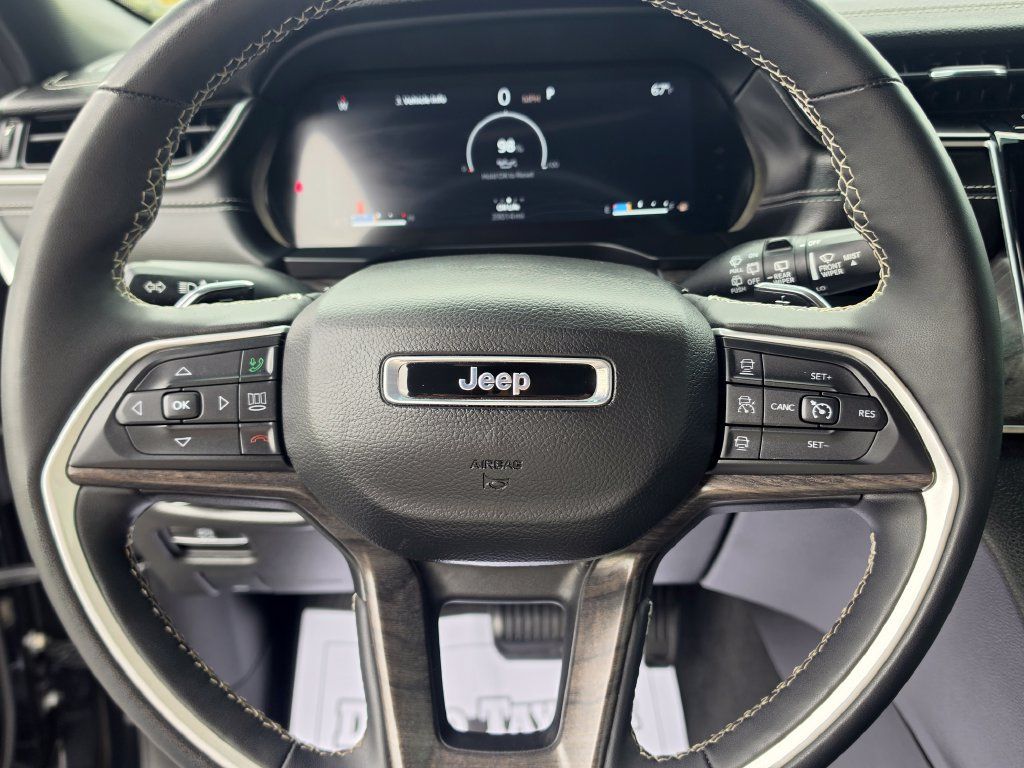 Used 2024 Jeep Grand Cherokee L Limited w/ Black Appearance Package AWD/4WD image 16