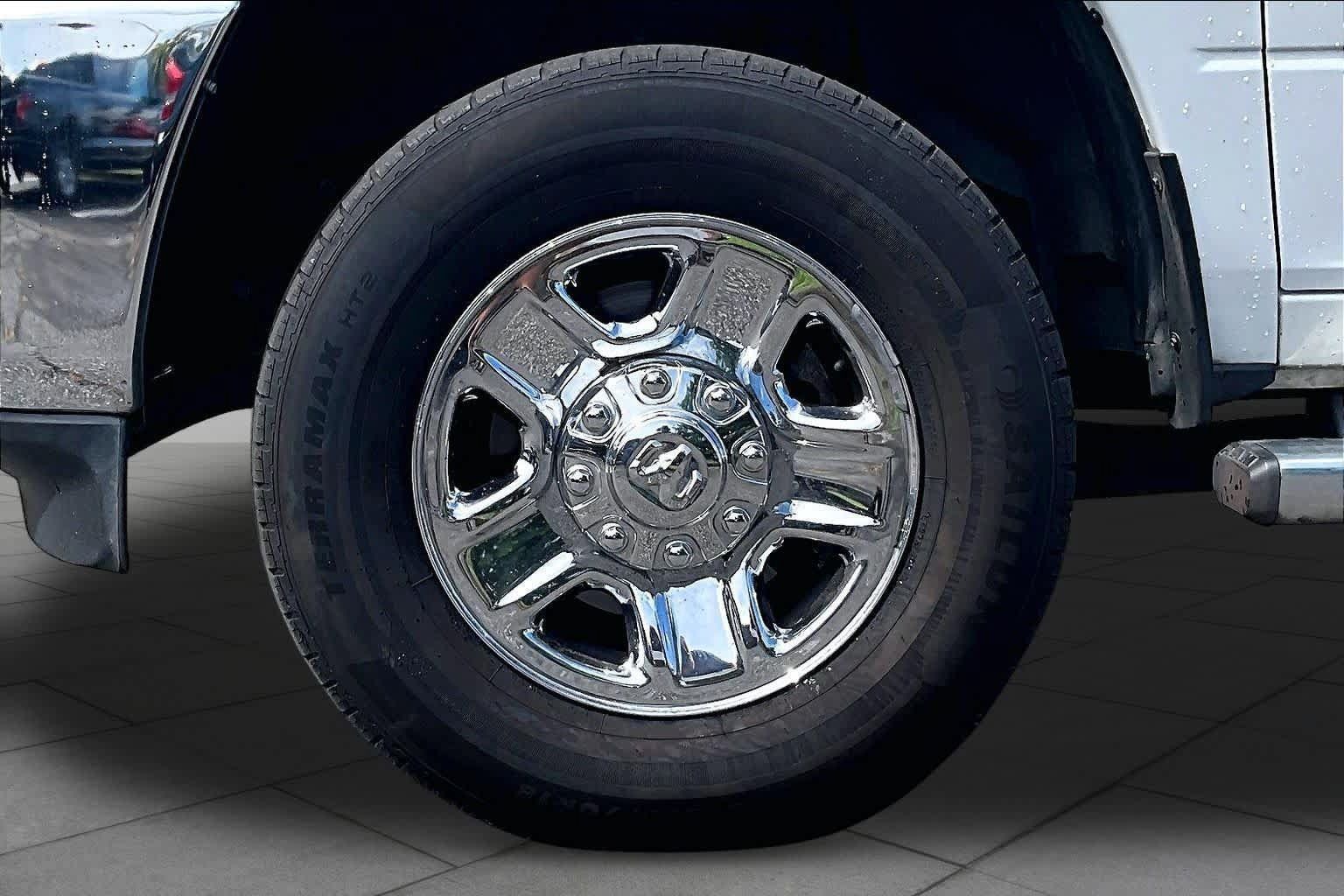 Used 2024 RAM 2500 Tradesman w/ Chrome Appearance Group AWD/4WD image 12