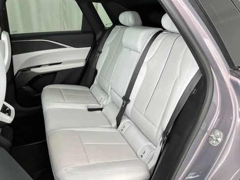 Used 2024 Cadillac Lyriq Luxury AWD/4WD image 19