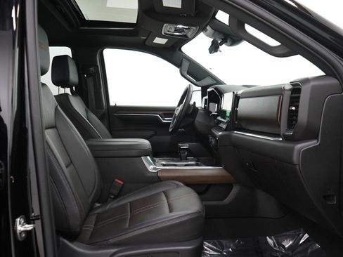 Used 2025 Chevrolet Silverado 1500 High Country w/ Midnight Edition AWD/4WD image 13