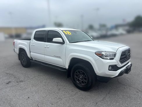 Used 2018 Toyota Tacoma SR5 AWD/4WD image 11