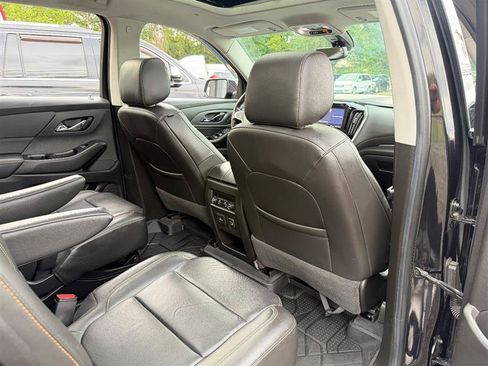 Used 2021 Chevrolet Traverse Premier w/ Redline Edition AWD/4WD image 17