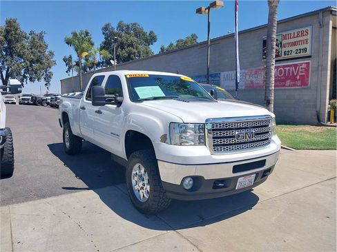 Used 2012 GMC Sierra 2500 SLE w/ SLE Preferred Package AWD/4WD image 3