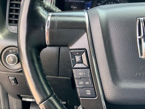 Used 2016 Lincoln Navigator L Select RWD image 23