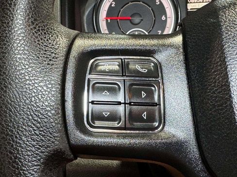 Used 2017 RAM 1500 Classic SLT image 9