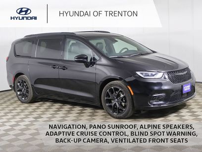 Used 2025 Chrysler Pacifica Limited