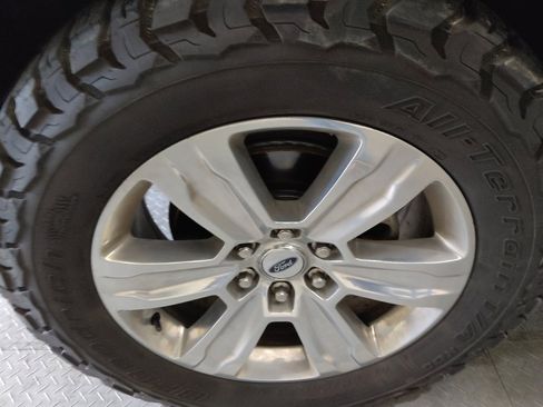 Used 2019 Ford F150 Platinum w/ Equipment Group 701A Luxury AWD/4WD image 31