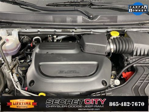 Used 2024 Chrysler Pacifica Touring-L image 33