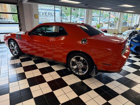 Used 2010 Dodge Challenger R/T RWD image 8