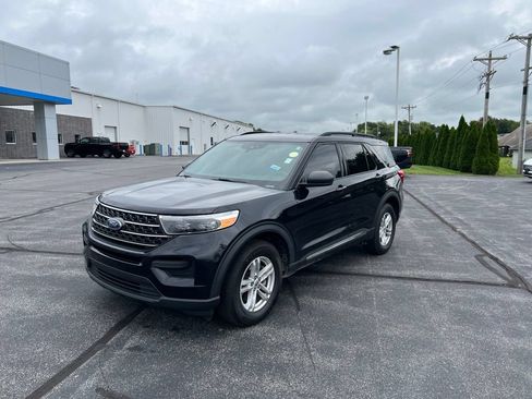Used 2020 Ford Explorer XLT AWD/4WD image 3
