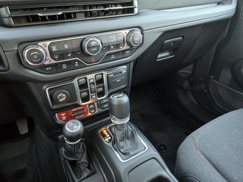 Used 2024 Jeep Wrangler Unlimited Rubicon AWD/4WD image 21