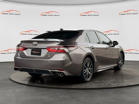 Used 2022 Toyota Camry SE FWD image 7