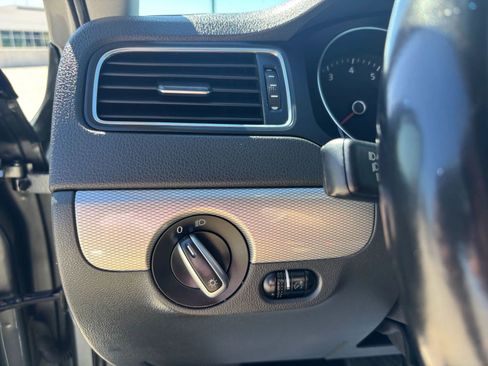 Used 2016 Volkswagen Jetta SE image 17