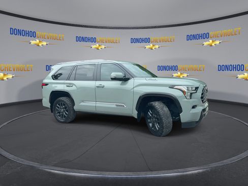 Used 2025 Toyota Sequoia Platinum AWD/4WD image 5