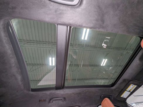 Used 2021 Jaguar F-PACE SVR image 17